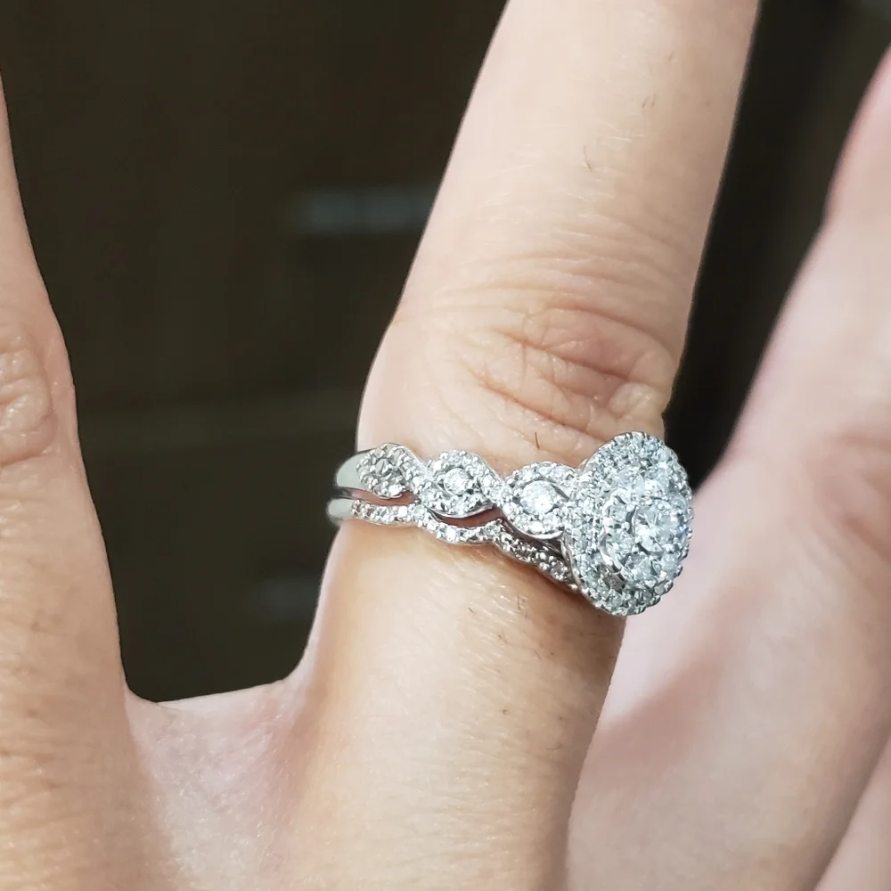 Stunning 10k gold Diamond Bridal ring Set